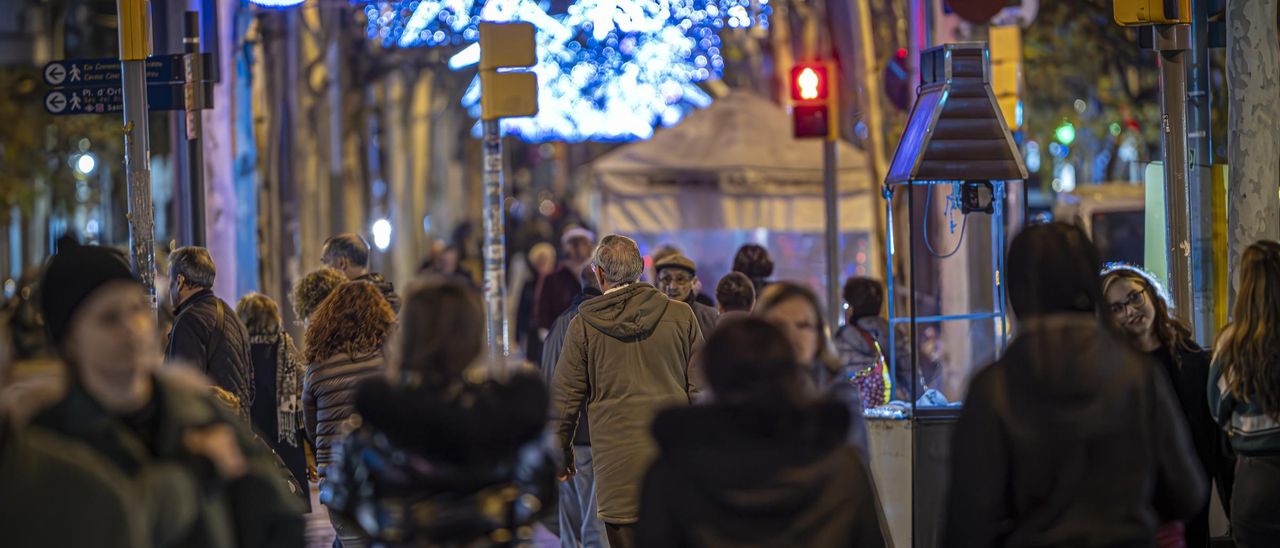 Ambiente el pasado viernes en Fabra i Puig, uno de los ejes que han ganado tiendas tras la pandemia.