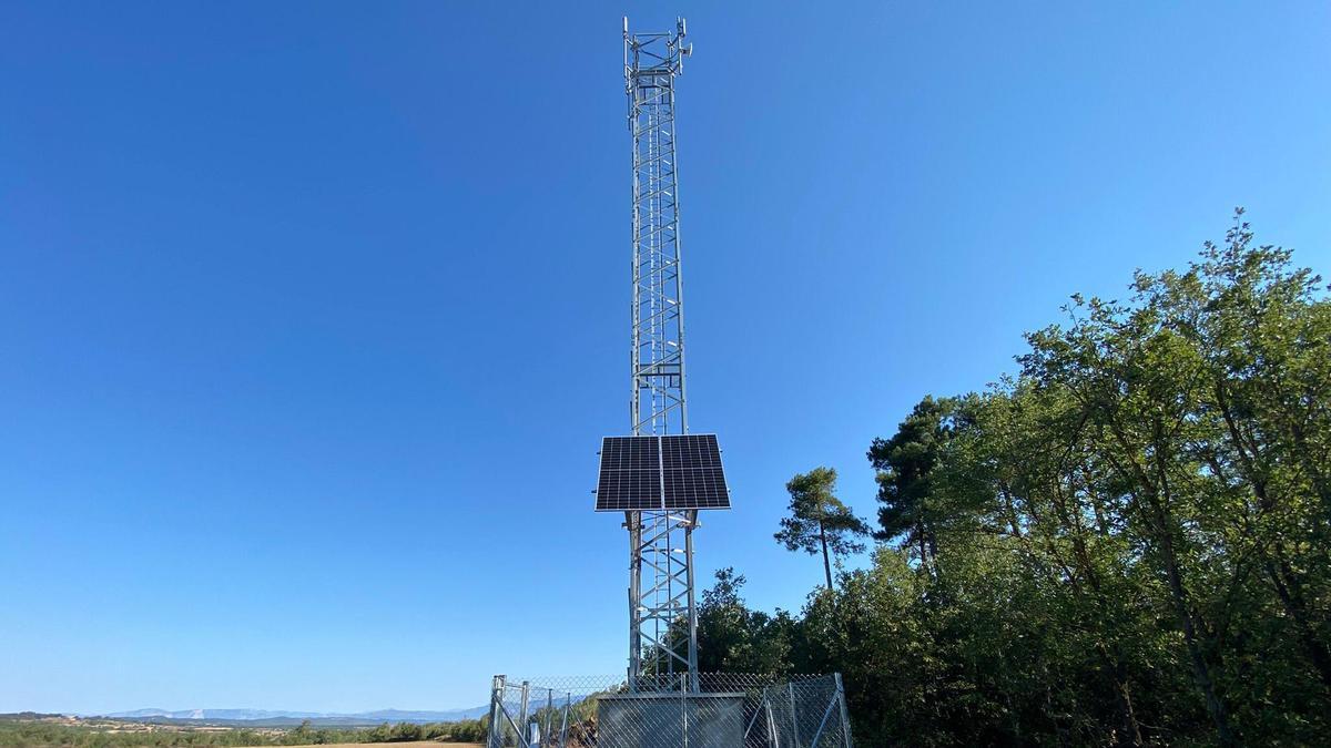 Una de les noves torres de telecomunicacions, al terme de Riner