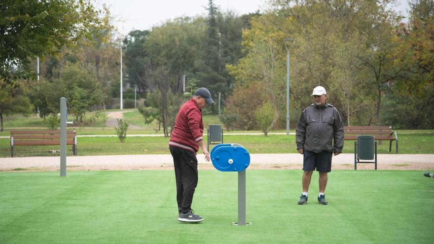 Entran en servicio los nuevos parques para mayores de Pancaliente y el Albarregas