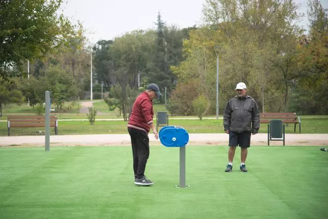 Entran en servicio los nuevos parques para mayores de Pancaliente y el Albarregas