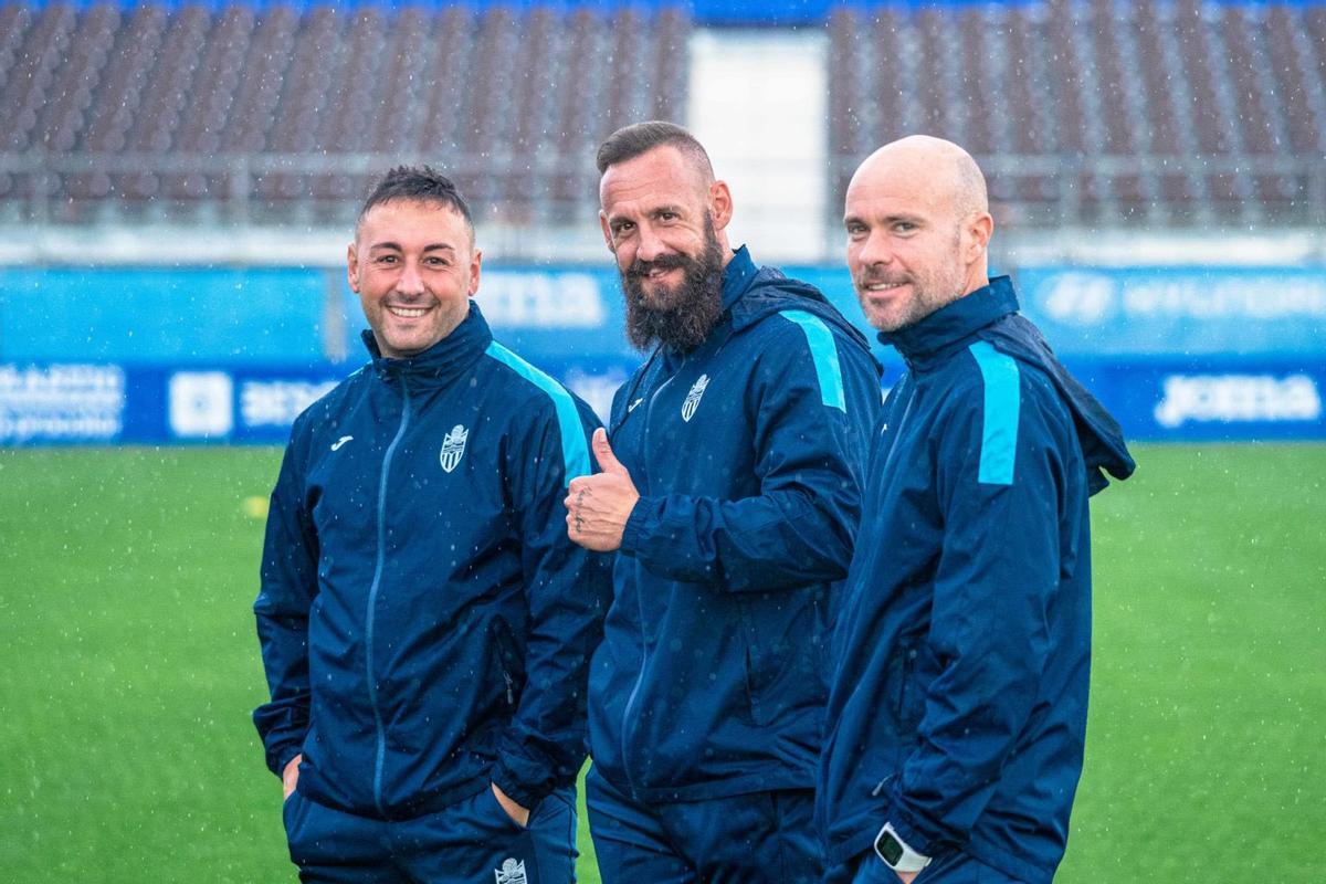 Cuerpo técnico del Atlético Baleares: Marc Rodríguez (entrenador de porteros), Joan Vich (secretario técnico) y Xavi Calm (entrenador)