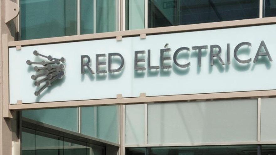 Red Eléctrica afirma que ha invertido 325,8 millones en la red de transporte en Canarias desde 2011