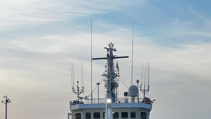 El pesquero ruso de capital gallego se acostumbra (por fuerza) al Caribe: el «Novaya Zemlya» no ha vuelto a Vigo desde el veto de Madrid