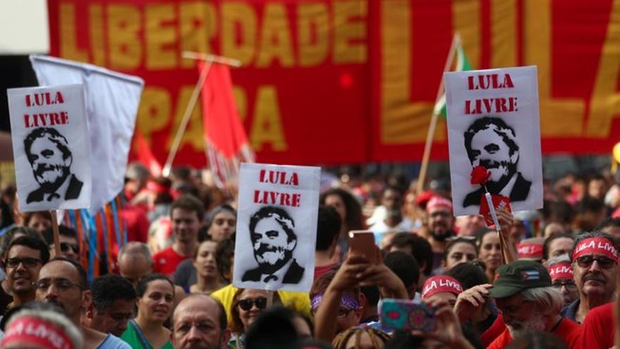 Tras un año de cárcel, el caso de Lula provoca reacciones en todo el mundo