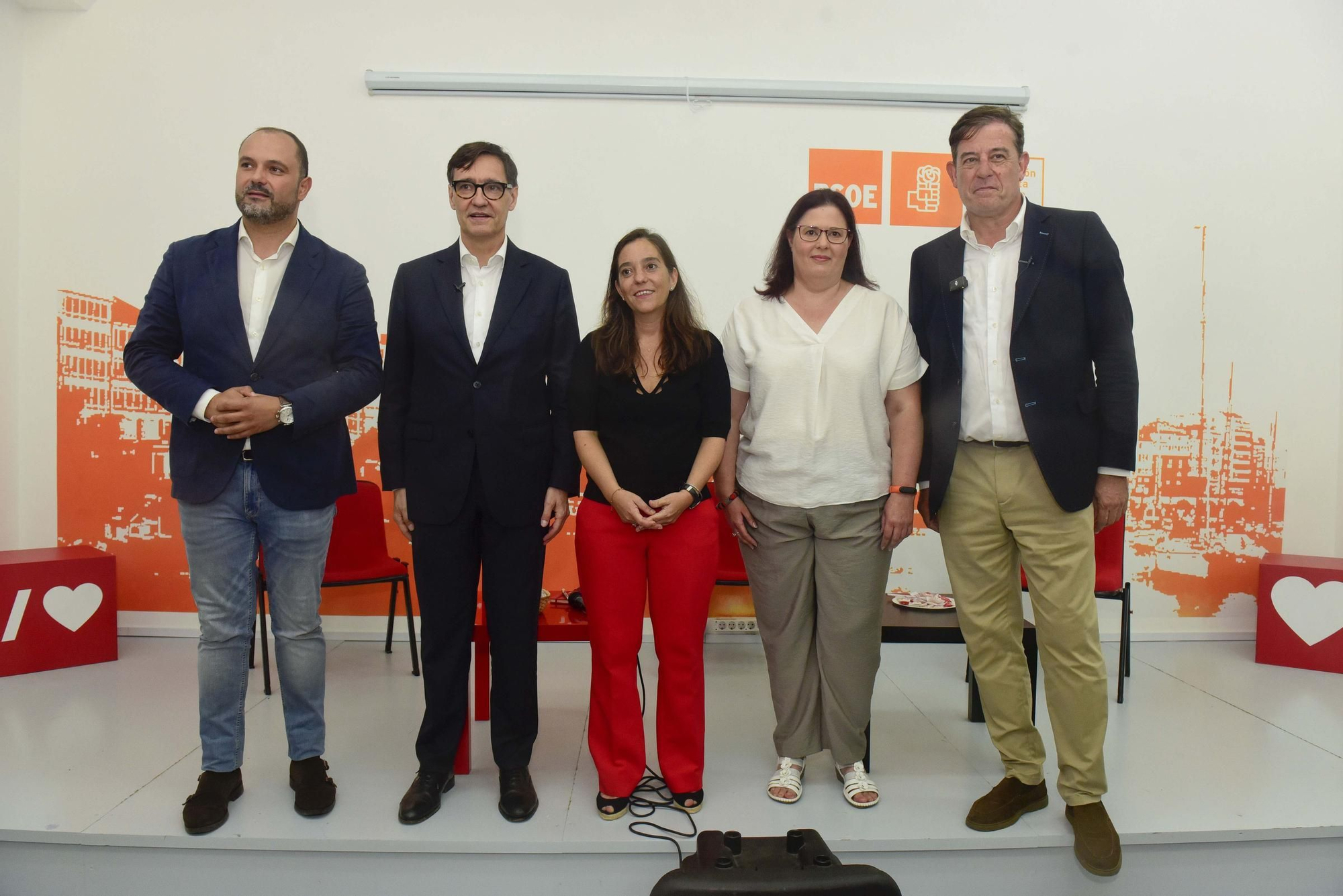 Salvador Illa se reúne con militantes en la sede del PSOE en A Coruña