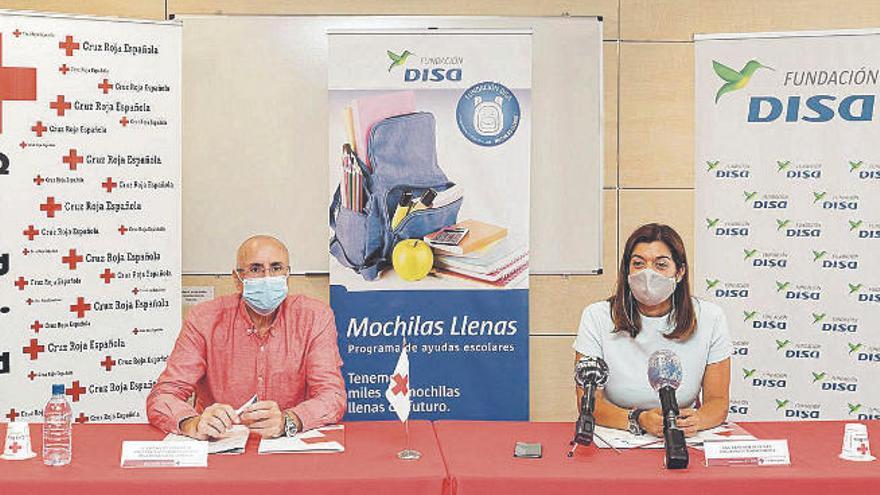 Antonio Rico y Sara Mateos presentan la séptima edición de Mochilas llenas.