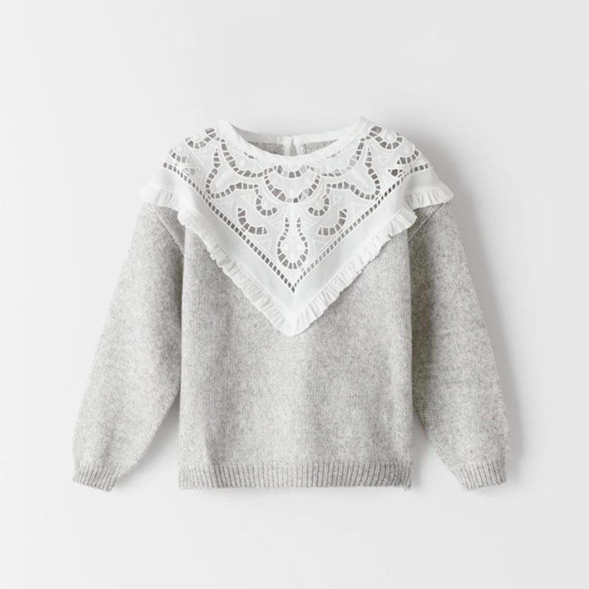 Jersey de punto gris con cuello bordado blanco, de Zara Kids