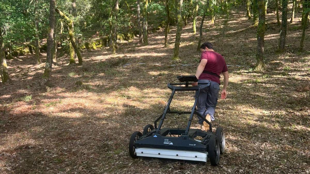 Prospección con georradar en la zona de investigación arqueológica.