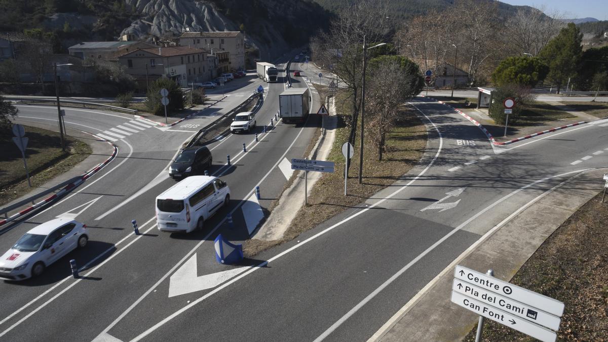 Vehicles circulant per la C-55 a l'alçada de Castellgalí