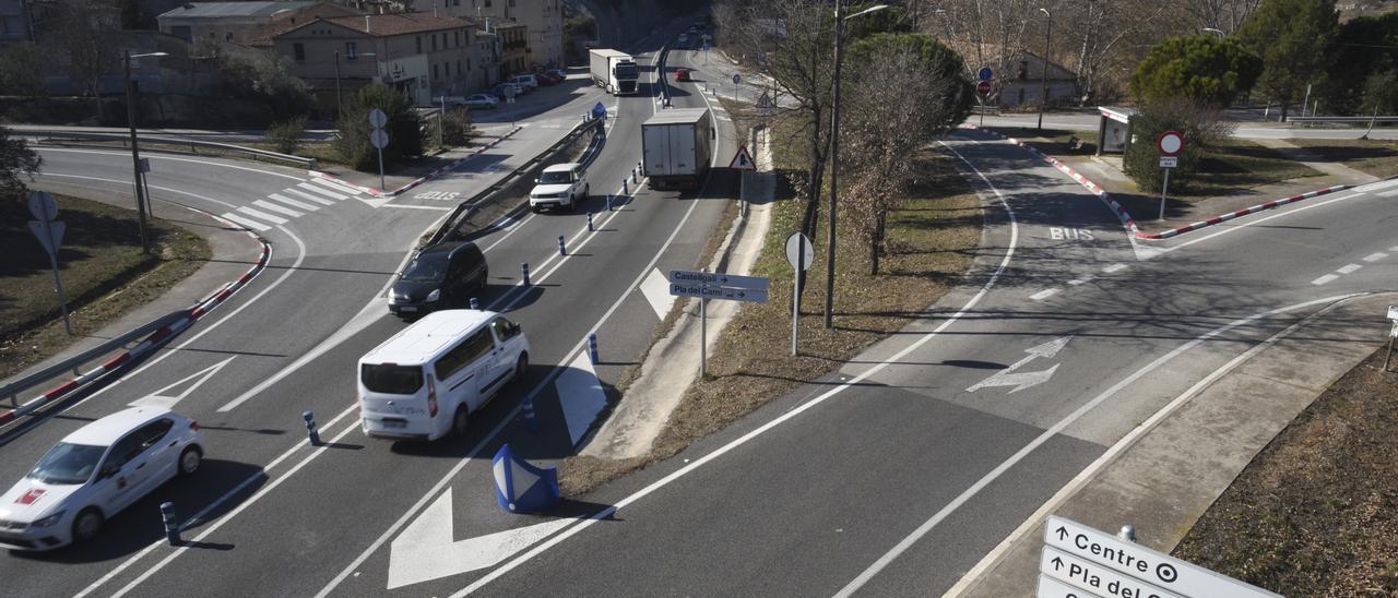 Vehicles circulant per la C-55 a l'alçada de Castellgalí