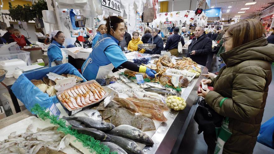 El mercado del Calvario se prepara para las compras navideñas