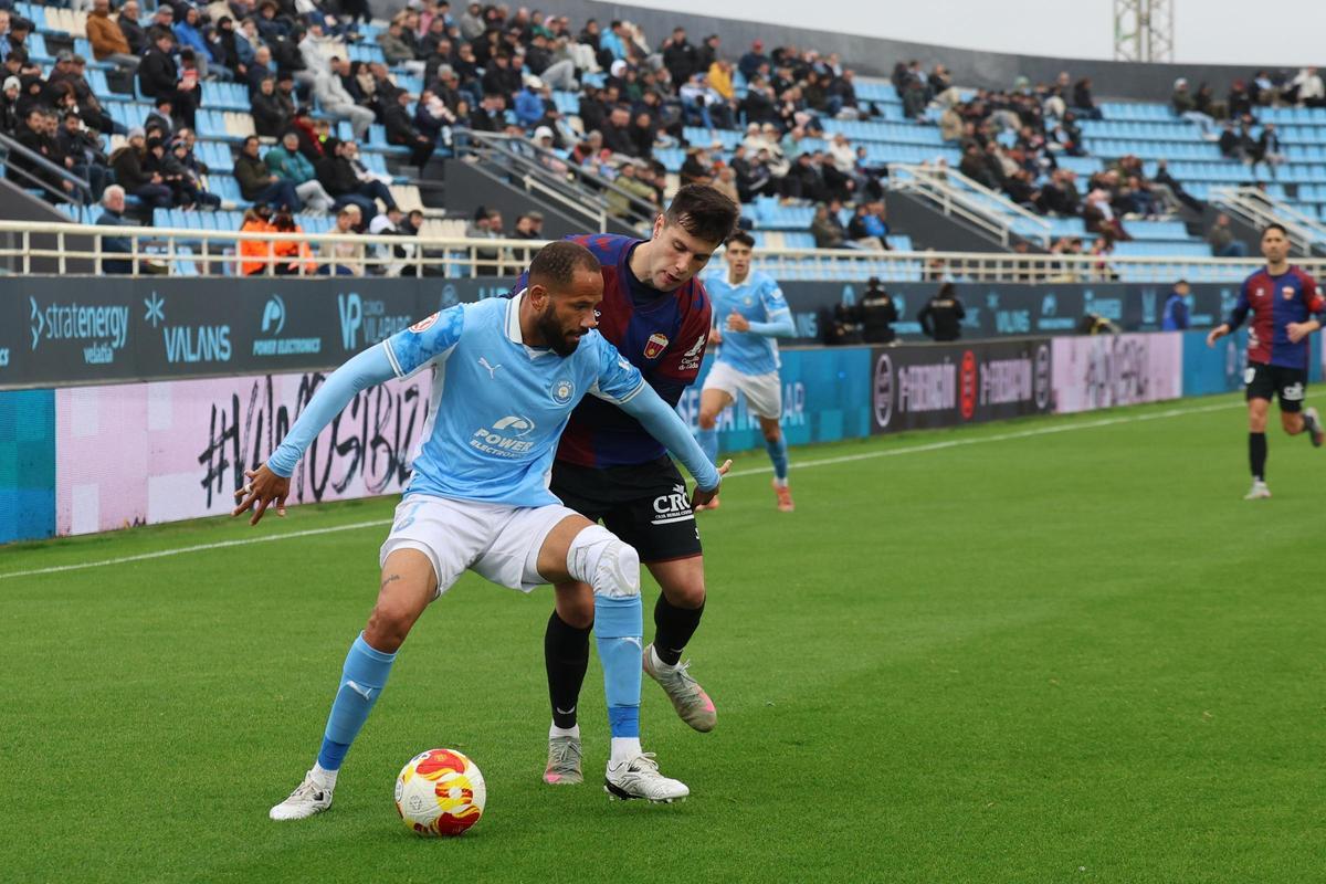 IBIZA. UD IBIZA - CD ELDENSE BEBE JUGADOR UD FUTBOL 1ª DIVISION RFEF TEMPORADA 2025 26 EN PALLADIUM CAN MISSES.