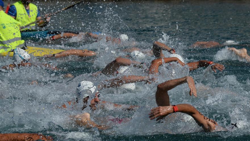 Travesía a nado en el Puerto de Málaga 2021