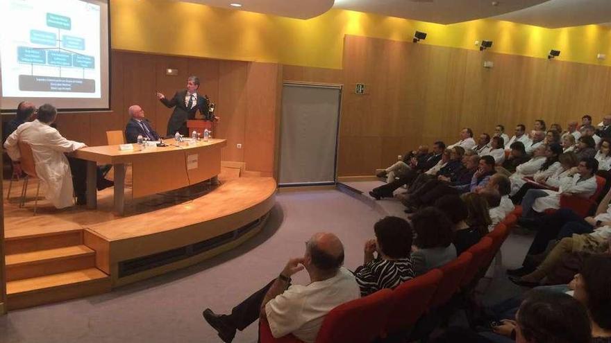 Presentación del equipo, ayer en el salón de actos de Montecelo. // FdV