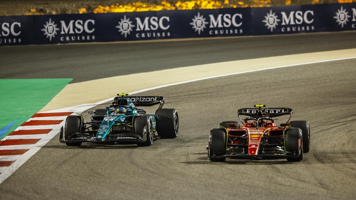14 ALONSO Fernando (spa), Aston Martin F1 Team AMR23, action with 55 SAINZ Carlos (spa), Scuderia Ferrari SF-23 during the Formula 1 Gulf Air Bahrain Grand Prix 2023, 1st round of the 2023 FIA Formula One World Championship from March 2 to 5, 2023 on the