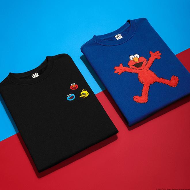 Dos camisetas de la colección de Kaws para Uniqlo sobre Barrio Sésamo