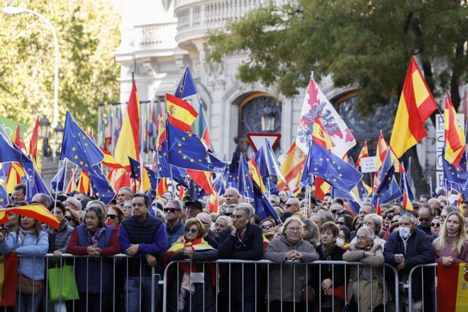 Manifestación multitudinaria contra la amnistía en la Plaza de Cibeles de Madrid