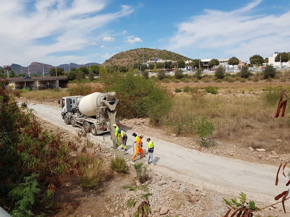 Limpieza en el río en Sagunt.