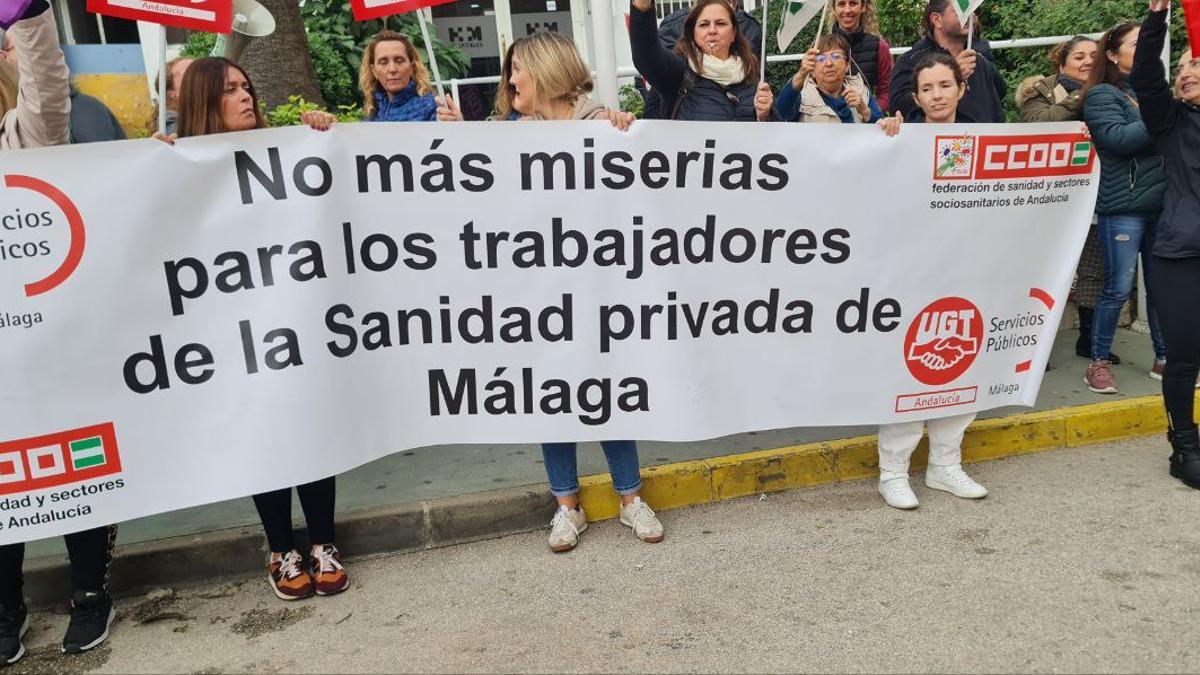 Este martes se ha realizado una nueva concentración del personal de la sanidad privada de Málaga, frente al hospital Santa Elena de Torremolinos