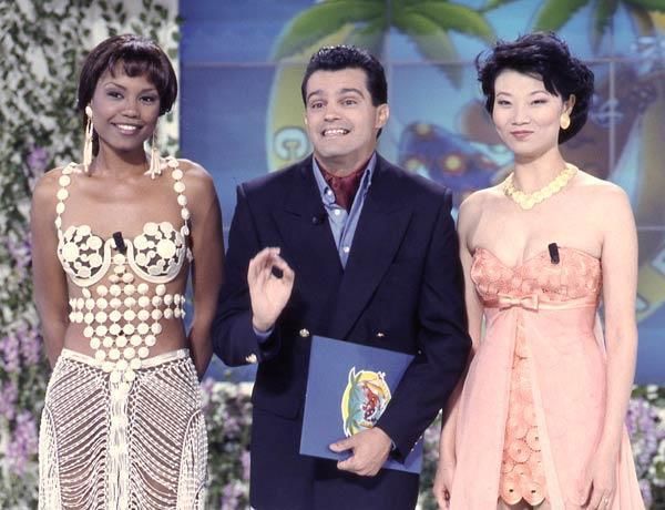 Ramón García, Jennifer Rope y Betty Liu durante la primera edición del Grand Prix, aún como &quot;Cuando calienta el sol&quot; en 1995