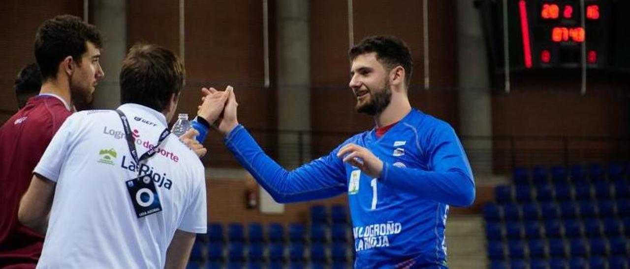 Jorge Pérez celebra una acción en el partido de Liga ante el Frigoríficos del Morrazo.