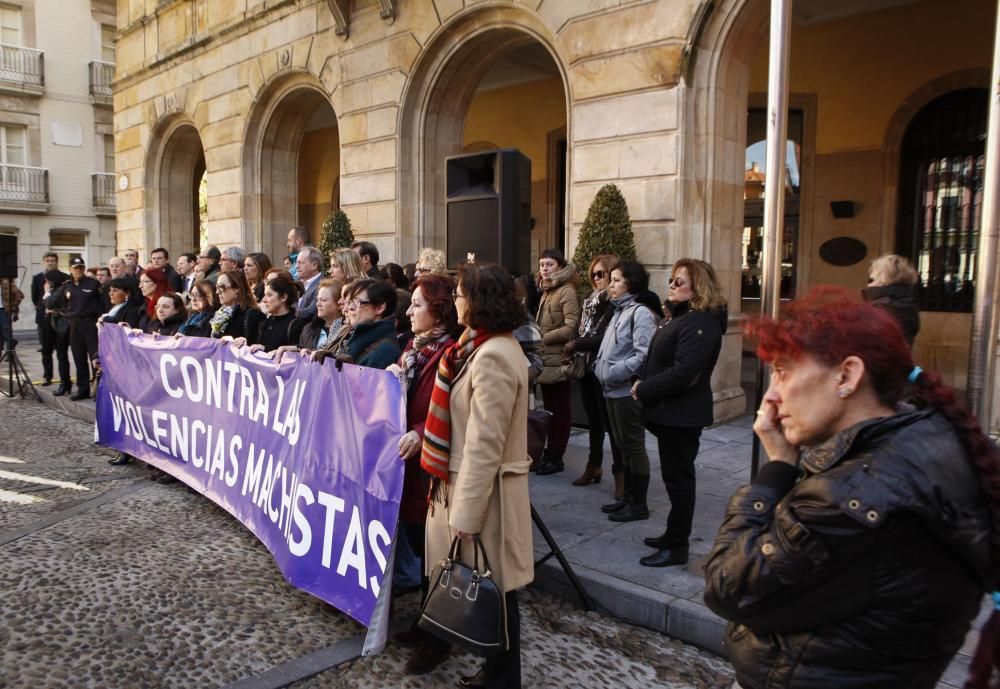 Concentración de condena contra la violencia de género tras el asesinato de Silvia Hernández Alvarez