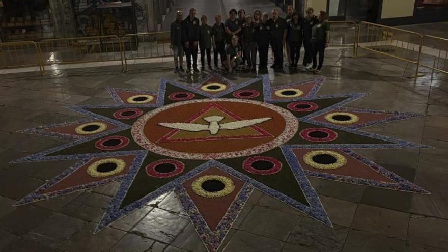 El reto de hacer una alfombra floral al papa