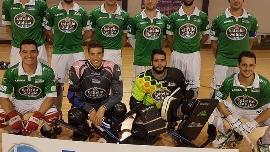 La plantilla del Liceo, antes del partido contra el Barcelos.