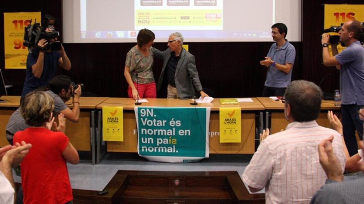 Santiago Vidal, en el centro, en la conferencia que anuló ayer y en la que estaba previsto que explicara cómo debería ser jurídicamente un Estado catalán.