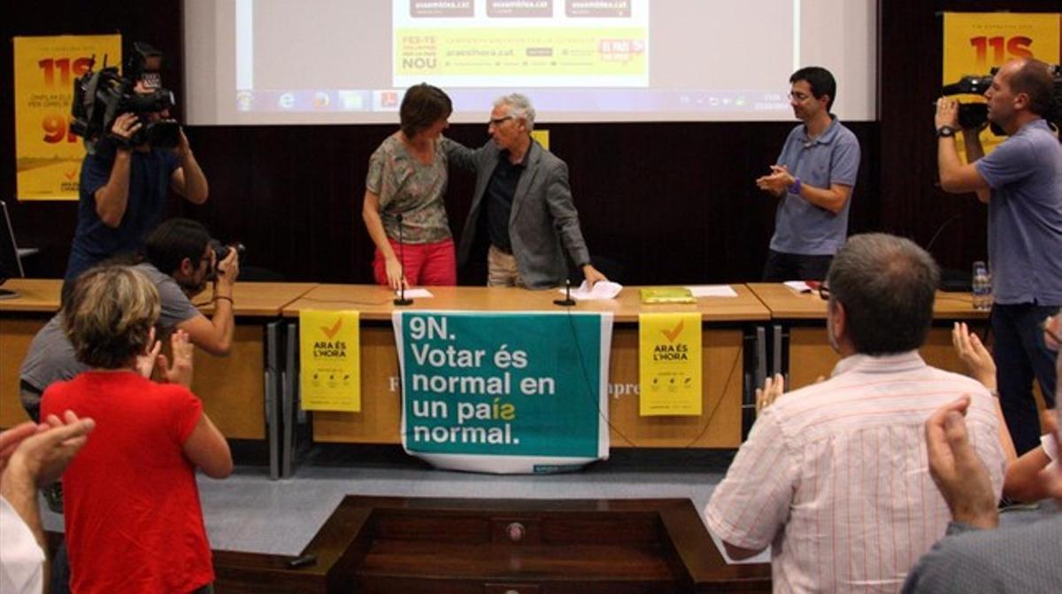 Santiago Vidal, en el centro, en la conferencia que anuló ayer y en la que estaba previsto que explicara cómo debería ser jurídicamente un Estado catalán.