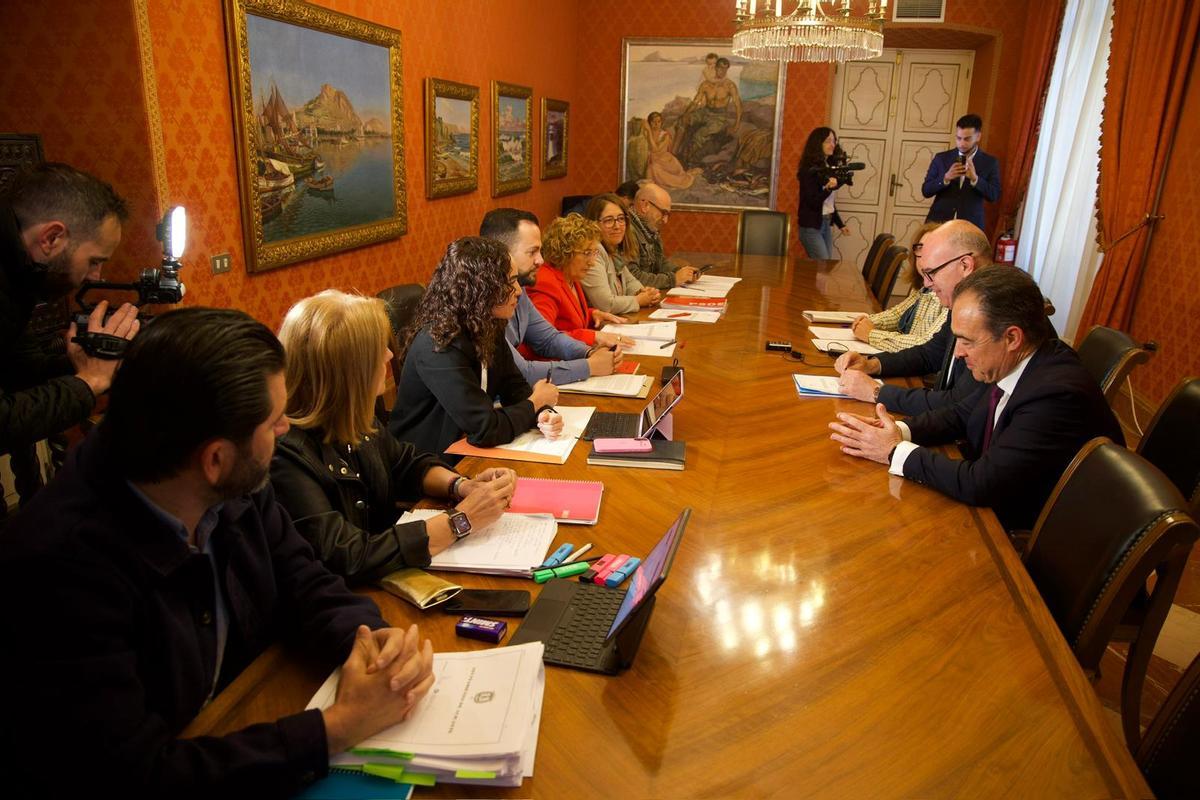 Los técnicos plantan a la comisión de investigación del escándalo de las viviendas protegidas de Alicante Los técnicos plantan a la comisión de investigación del escándalo de las viviendas protegidas de Alicante