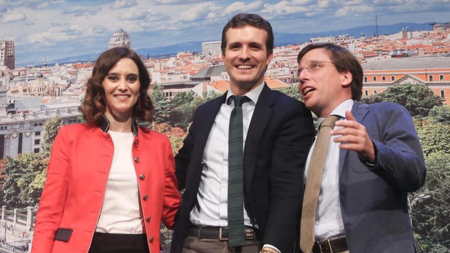 Pablo Casado, junto a los candidatos por Madrid.