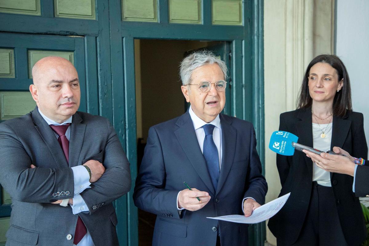 Gabriel Duque, Salvador Fuentes y Marta Siles, en la presentación de la convocatoria de ayudas a formaciones musicales.
