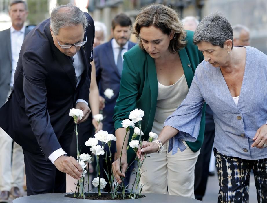 Barcelona homenajea a las víctimas del 17A con ...