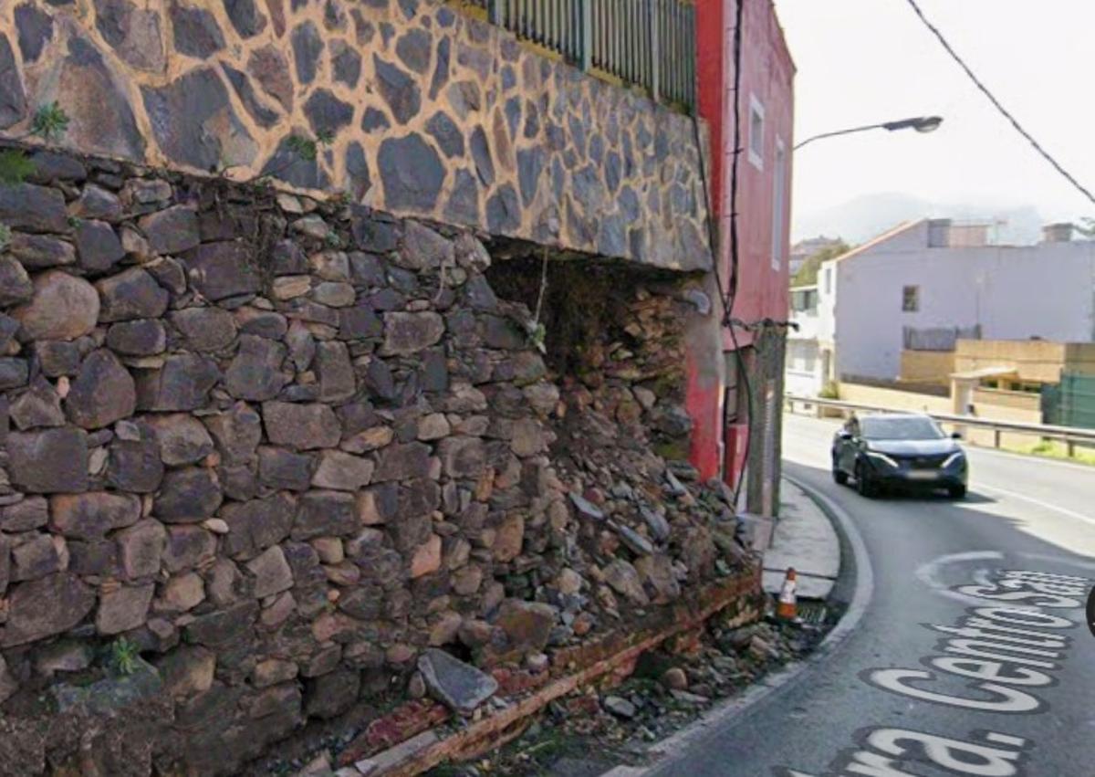 Riesgo de derrumbe del muro de contención del Parque de Los Almendros, en Santa Brígida