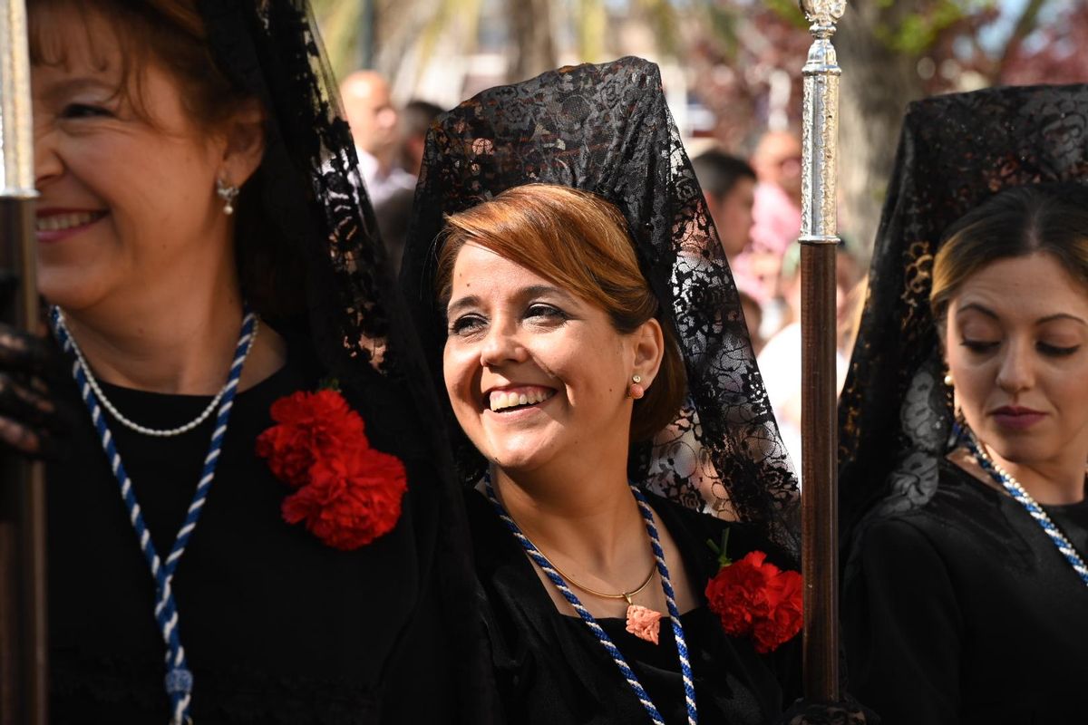 Damas de mantilla.