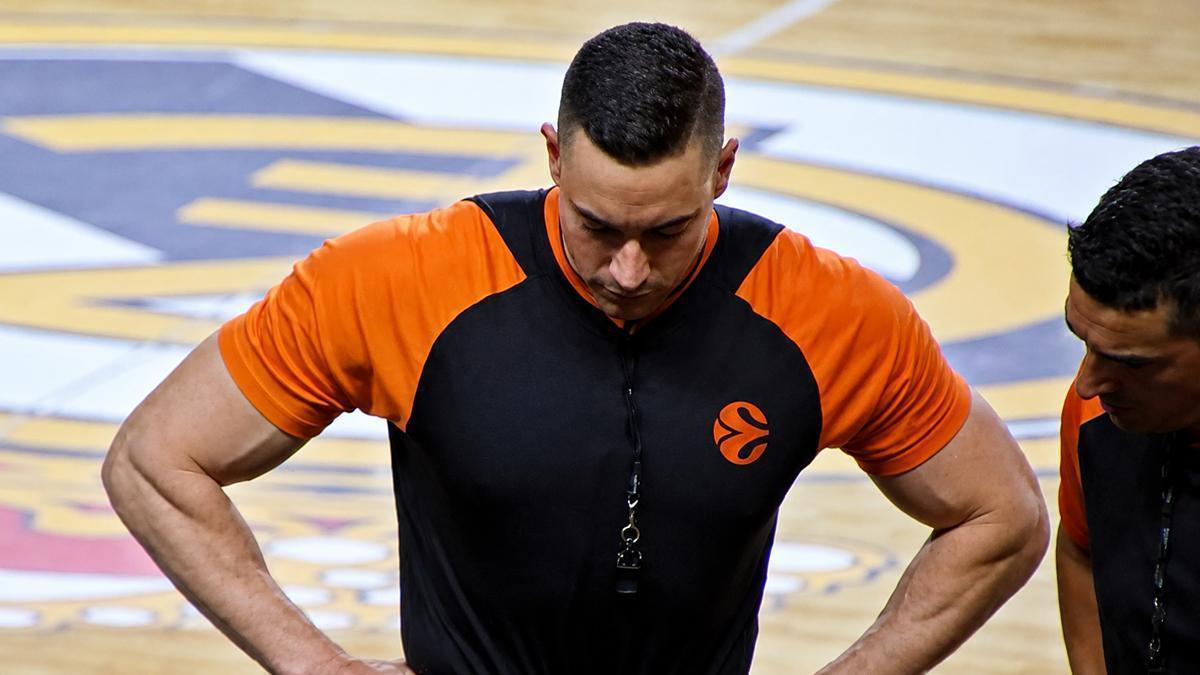 Polémico árbitro históricamente favorable al Panathinaikos ante el Valencia Basket y declaraciones del presidente del club