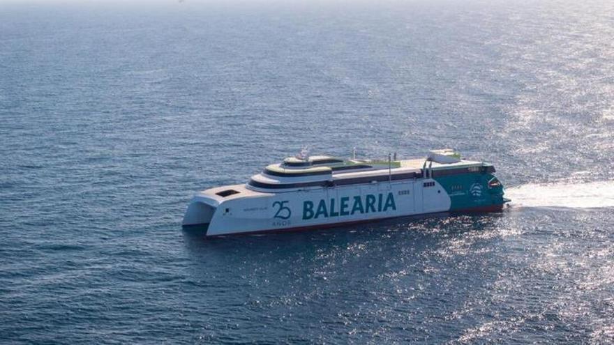 Un barco &quot;del futuro&quot; navegando en Gijón: capacidad para 1.200 pasajeros, 450 coches y un coste de 126 millones