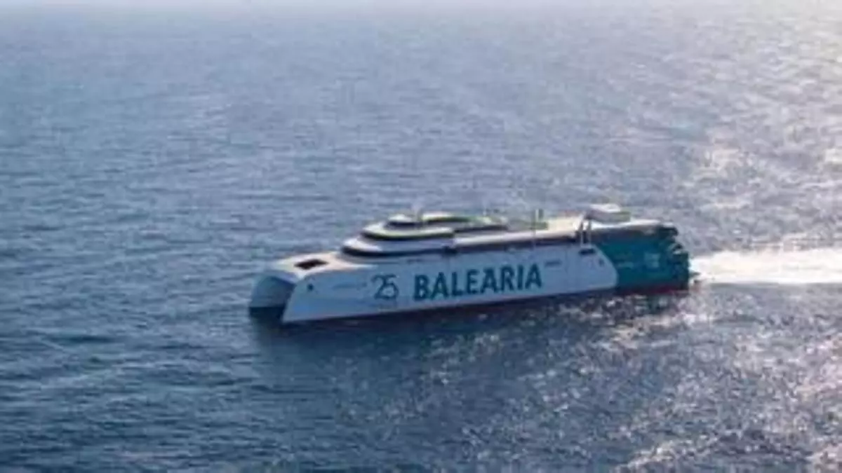 Un barco "del futuro" navegando en Gijón: capacidad para 1.200 pasajeros, 450 coches y un coste de 126 millones