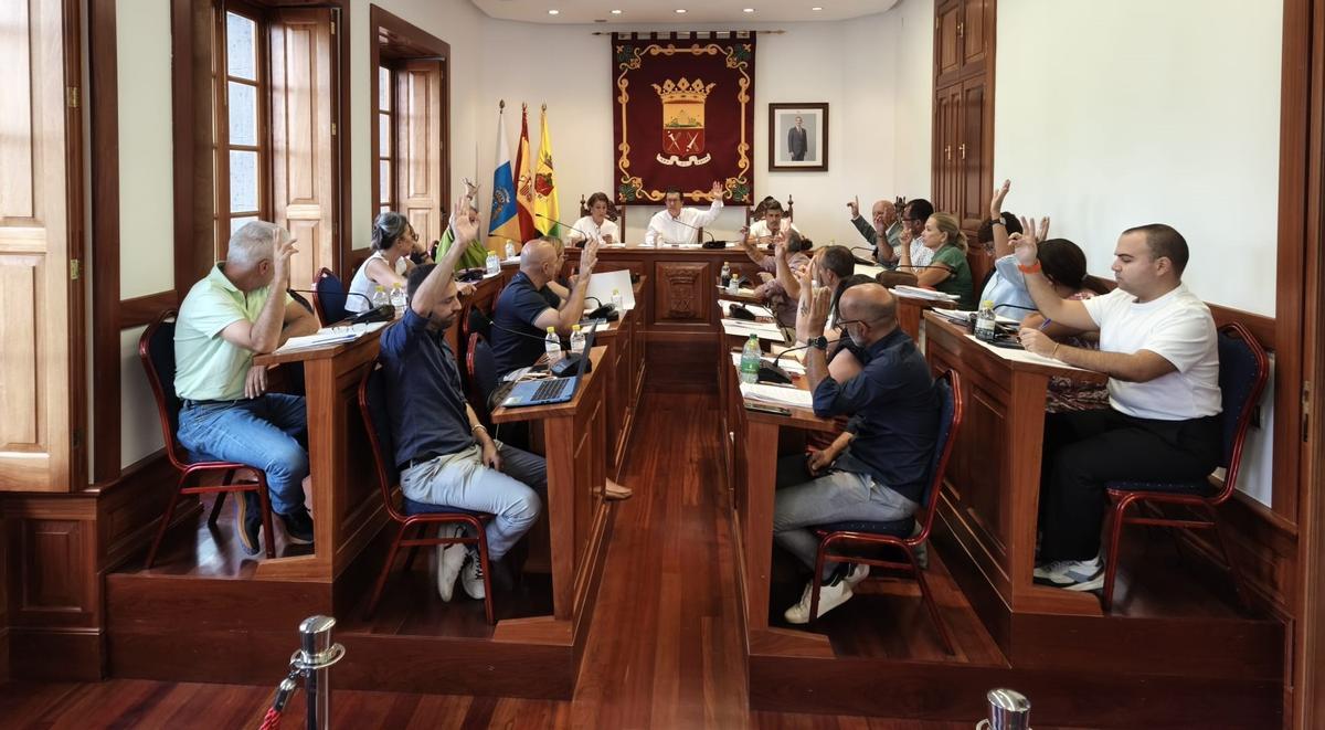 Un momento del pleno celebrado este viernes en Arucas.