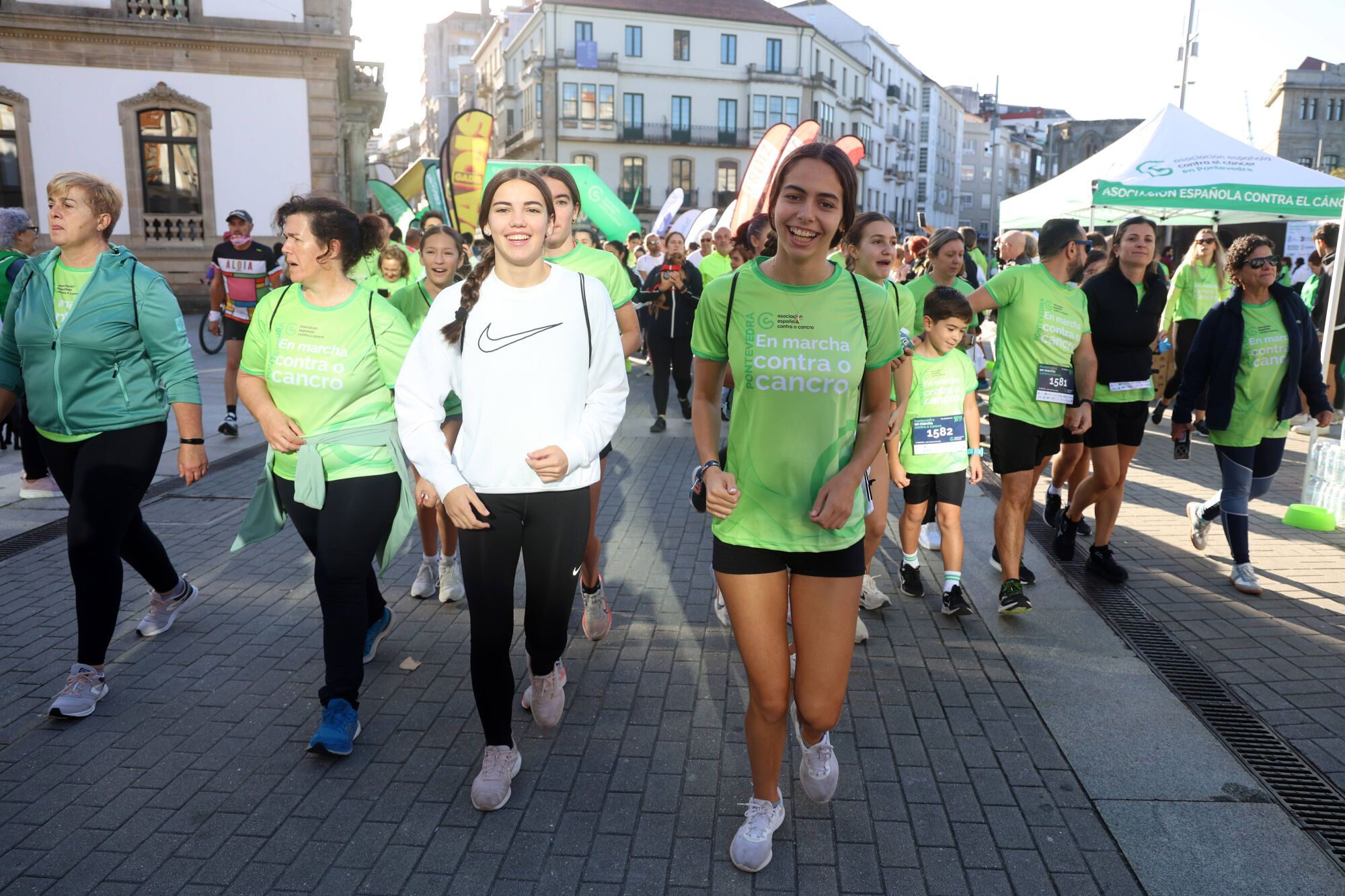 Dos mil setecientos participantes convirtieron la Marcha contra el cáncer de Pontevedra en la más multitudinaria de Galicia