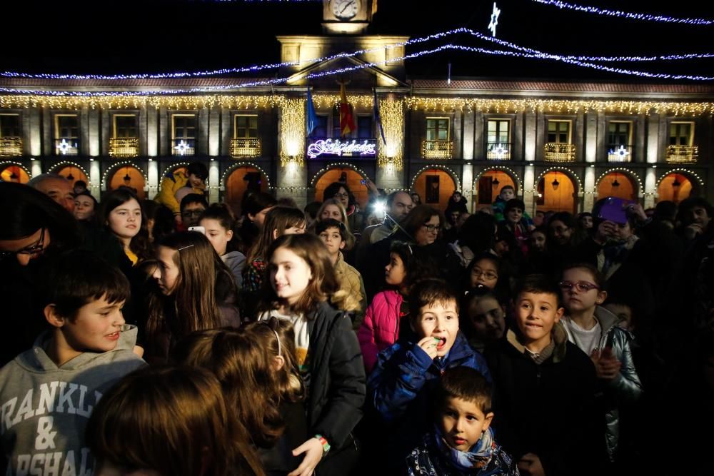 Encendido de las luces de Navidad en Avilés