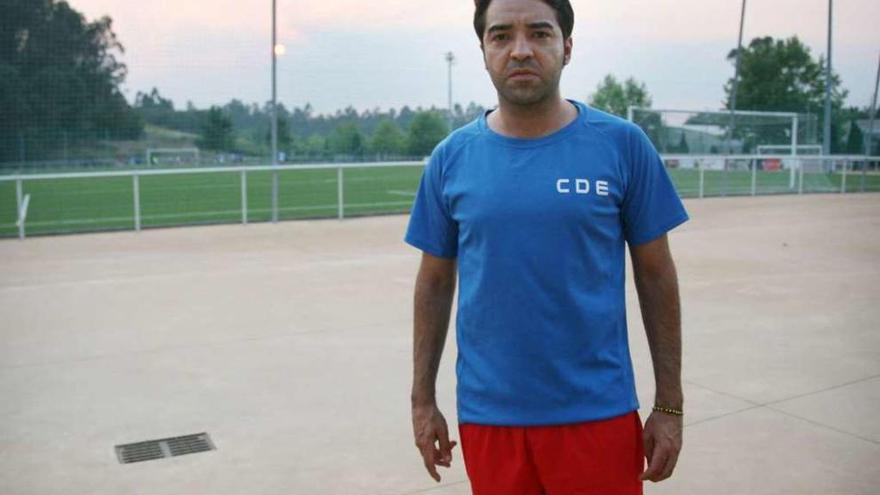 Alfonso Uzal, ayer, en el Estadio Municipal de A Estrada. // Bernabé/Luismy