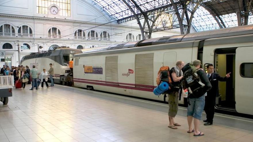 Jóvenes disfrutando del pase &#039;interrail&#039;.