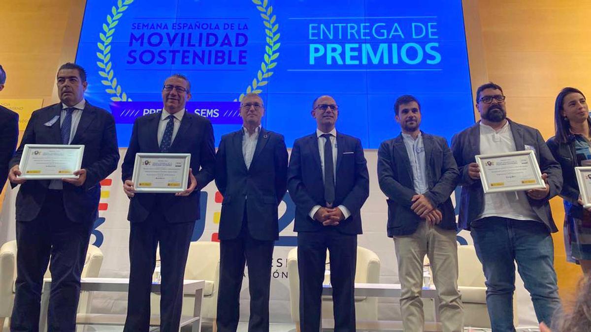 El alcalde de Benidorm, Toni Pérez, recoge el premio.