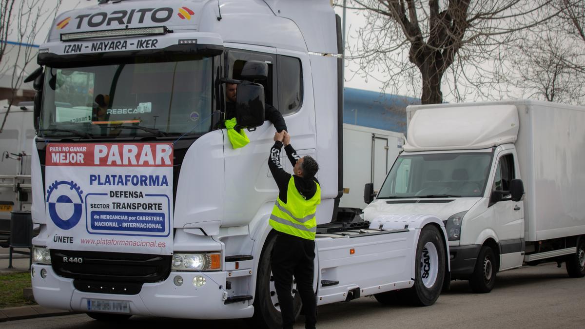 Los transportistas llevan más de ocho días de parón.