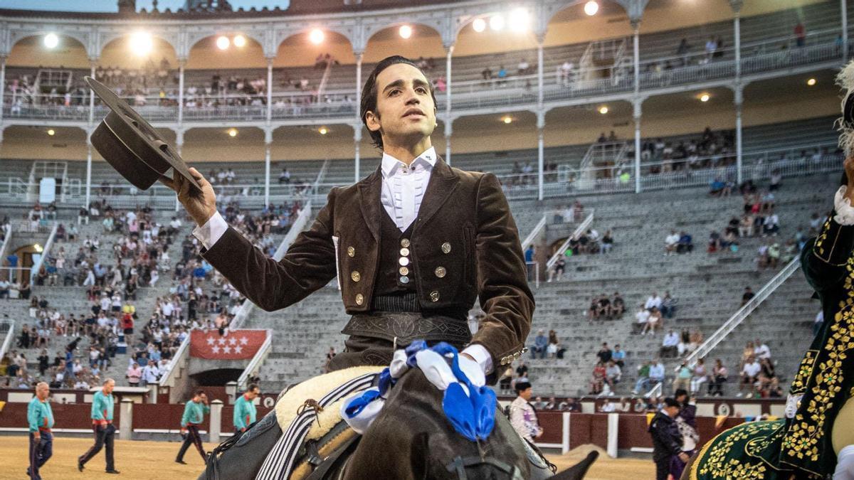 Adrián Venegas.