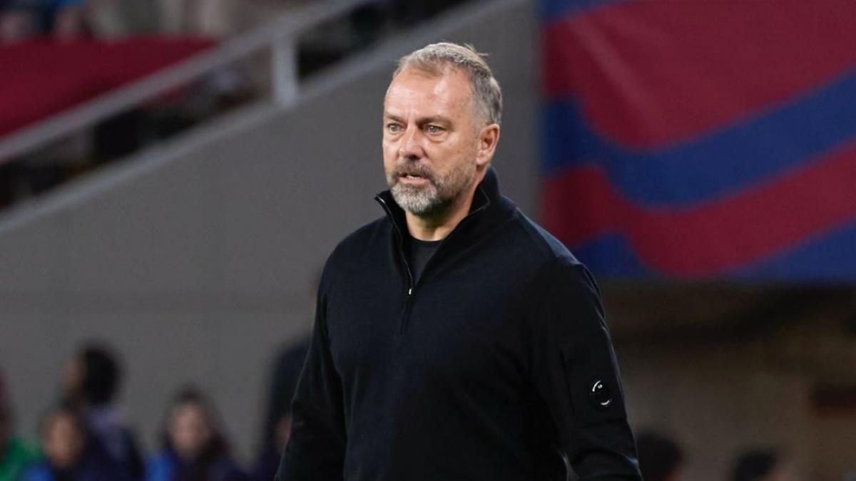 هانسي فليك يشيد بأداء فرينكي دي يونغ ويؤكد على أهمية النقاط الثلاث بعد فوز برشلونة على إلتشي