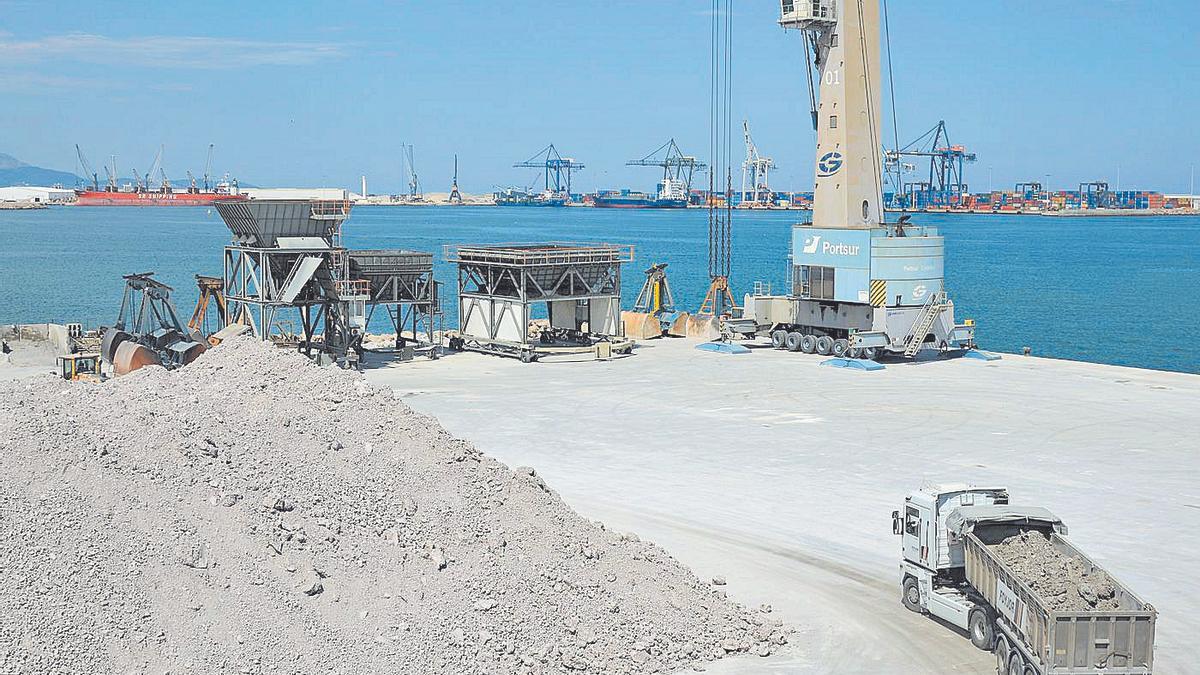 Imagen de la dársena sur de PortCastelló, para la que se espera una evolución con el servicio ferroviario.