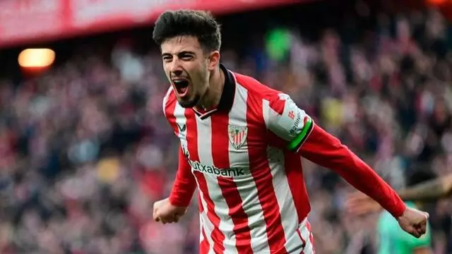 ¡Nico Serrano volvió a alejar al Athletic en el marcador tras su tanto!